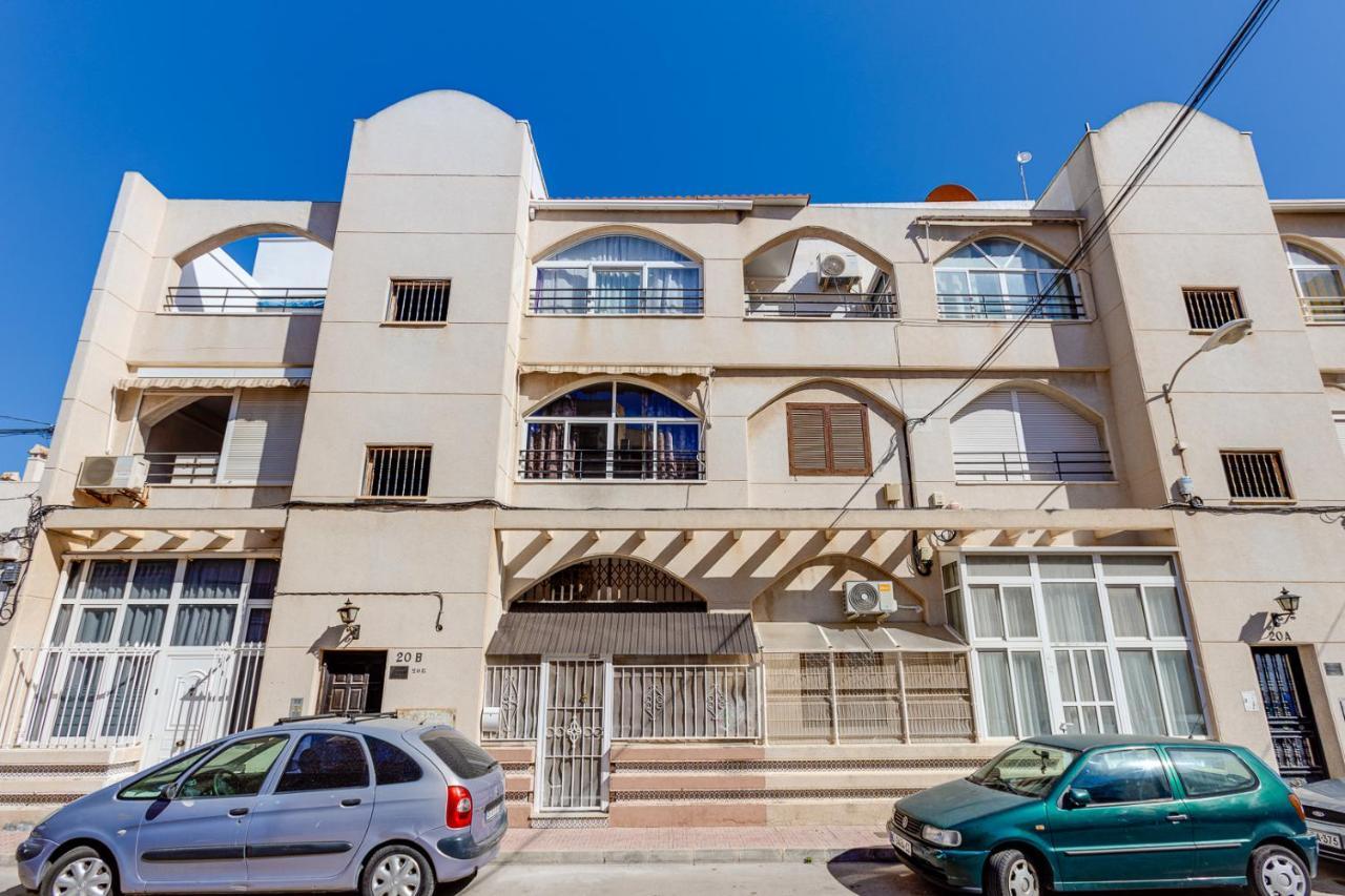 Cozy Apartment Near The Sea Torrevieja Bagian luar foto