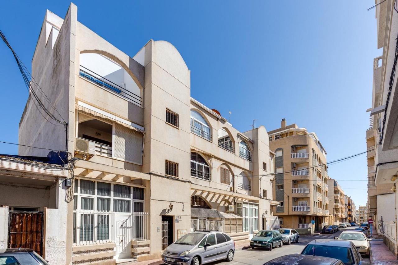 Cozy Apartment Near The Sea Torrevieja Bagian luar foto