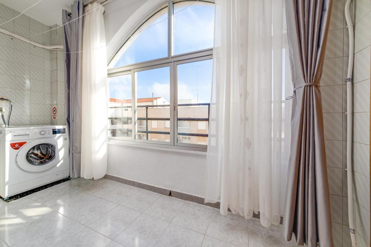 Cozy Apartment Near The Sea Torrevieja Bagian luar foto